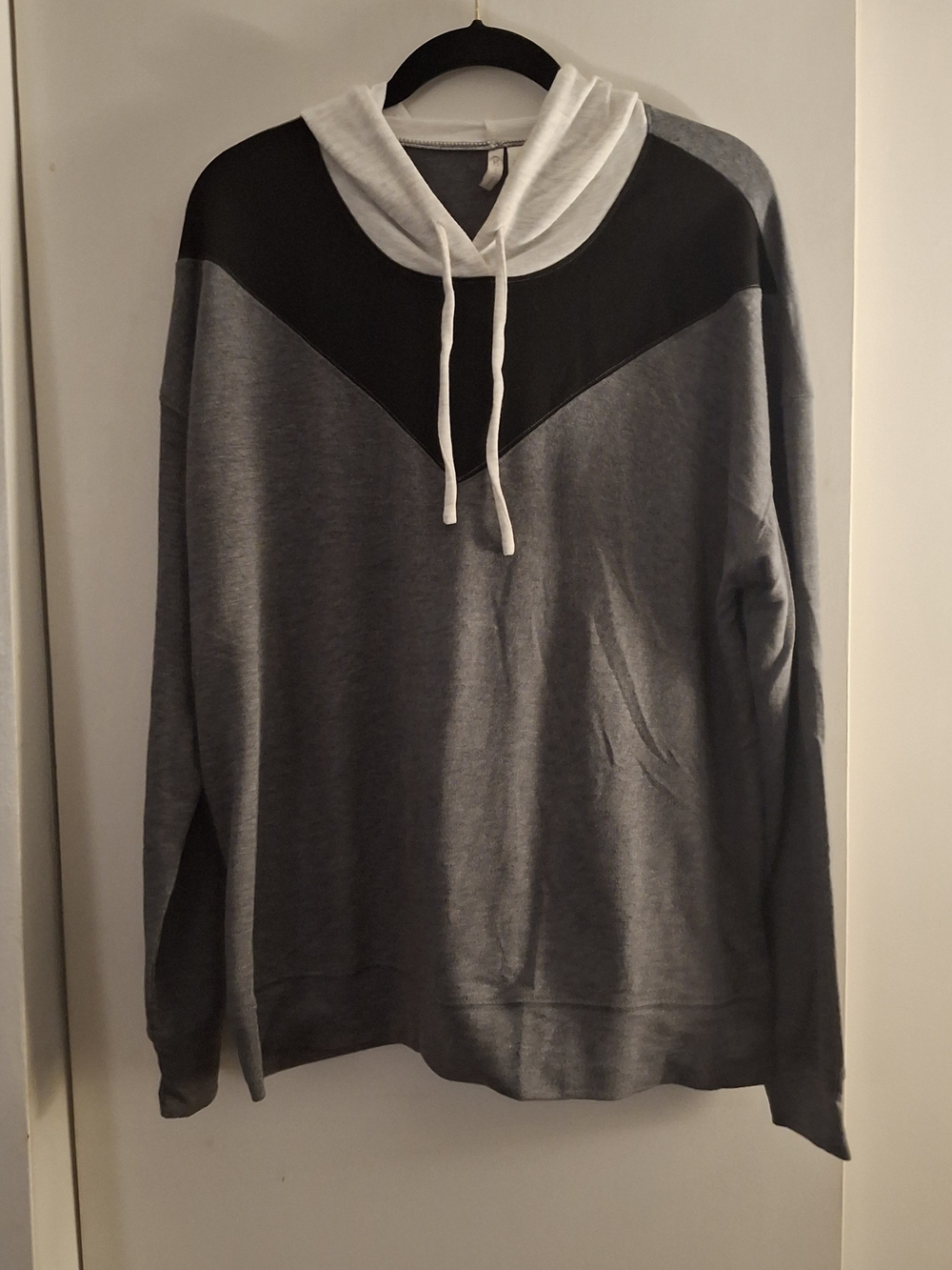Cato Women's Grey, Black & White Colorblock Pullover Hoodie